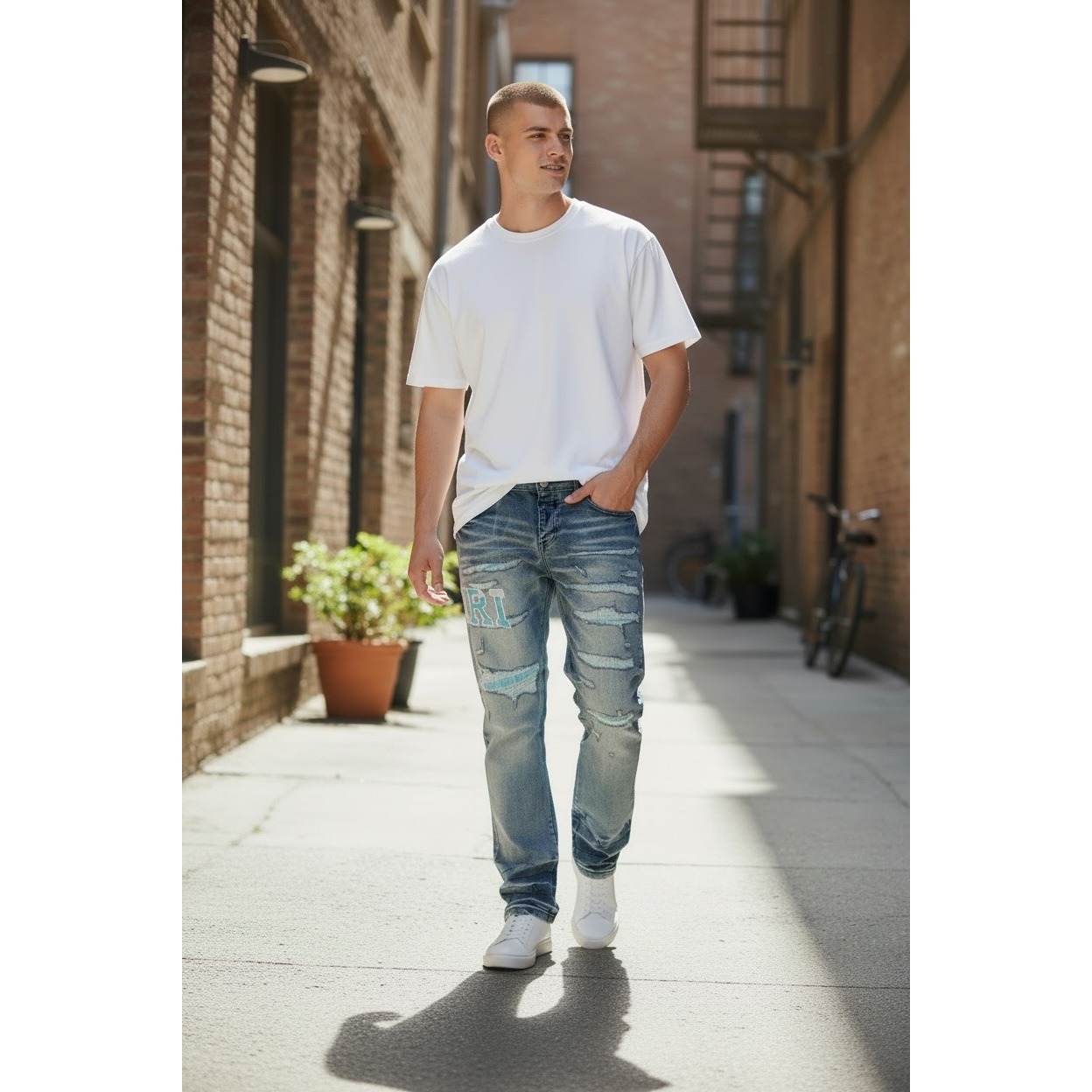 Amiri Distressed Blue Denim Jeans Men Size 34x30 Logo Patch Distressed Nwt